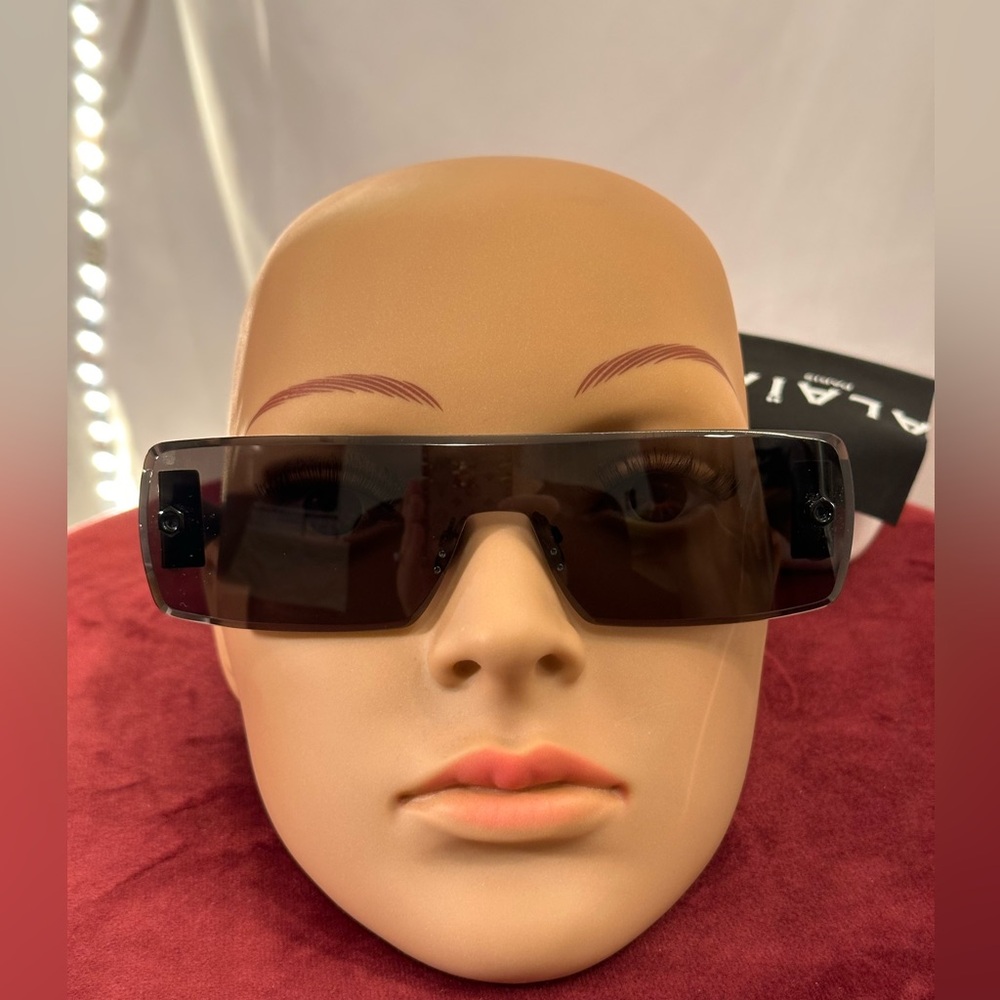 NWT ALAIA ALAÃA Lettering Logo Rectangular Sunglasses in Black & Grey NEW FWRD - Picture 4 of 13